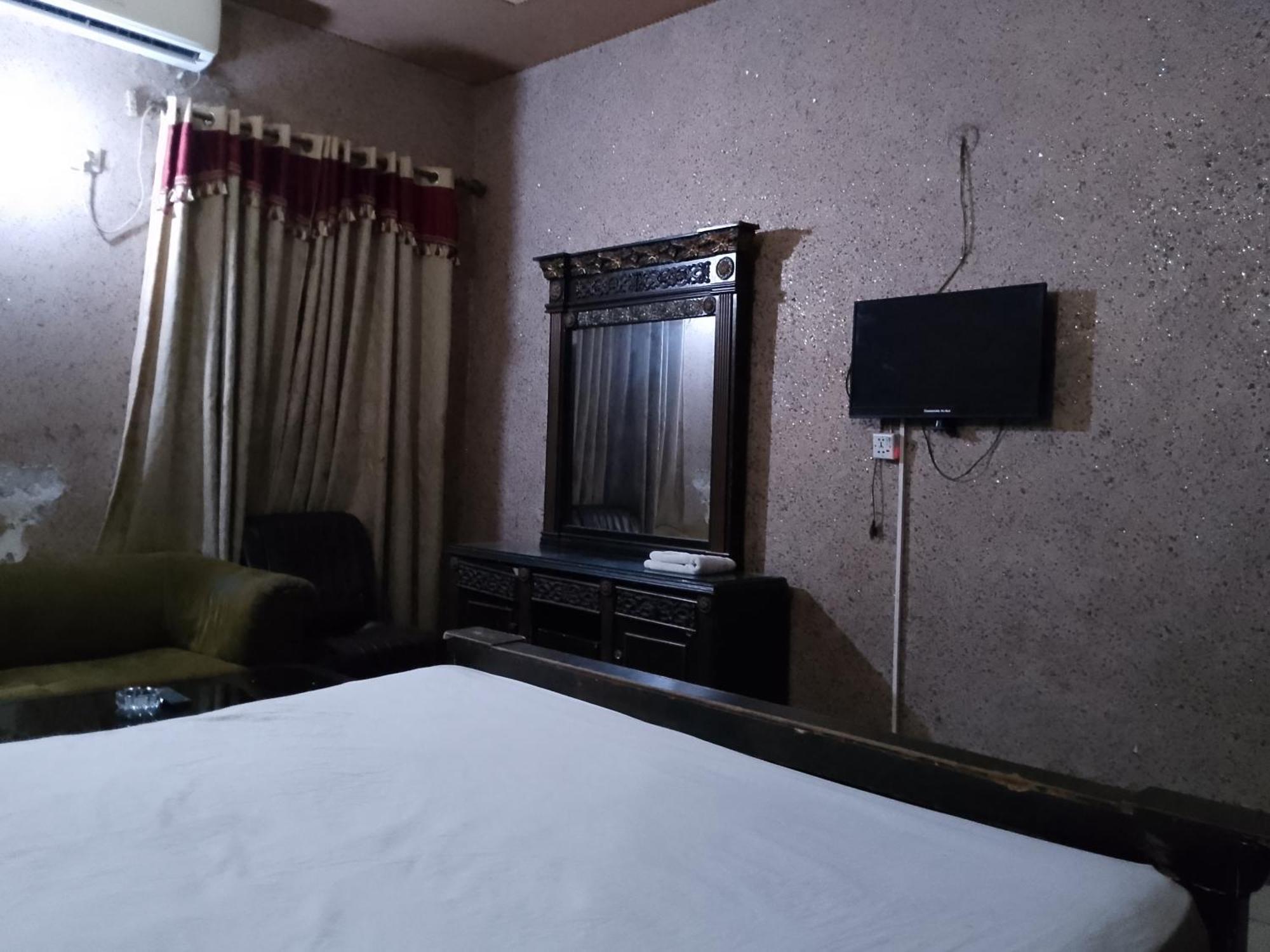 Moon Soon Hotel Lahore Extérieur photo